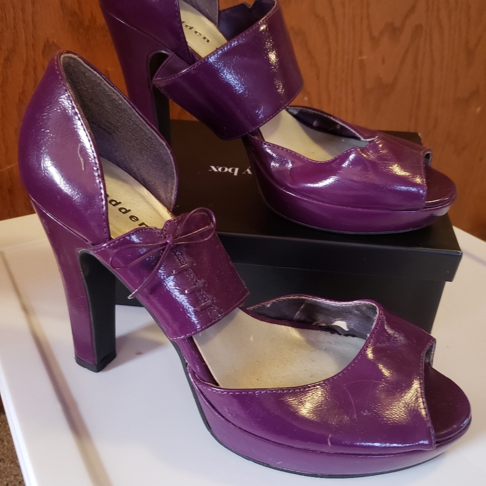 Madden Girl peep toe sandel